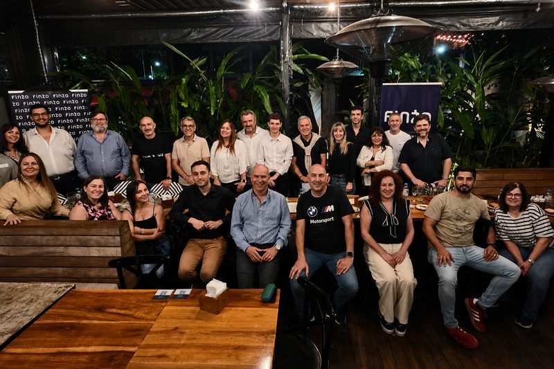 Comunidad Finzo en un evento presencial